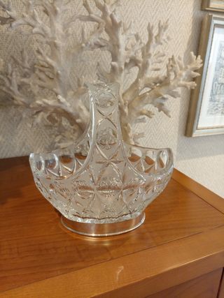 Cesta cristal y pié de plata.