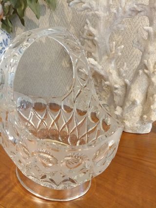 Cesta cristal y pié de plata.
