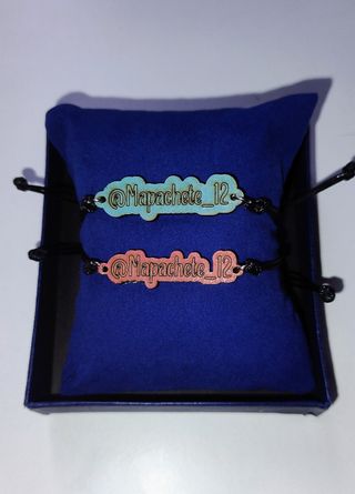 Pulseras personalizadas.
