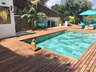 Instalacion y montaje de suelos sinteticos en 48h.