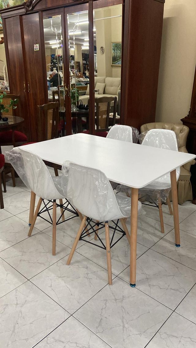 MESA DE COCINA O COMEDOR NUEVA CON 4 SILLAS