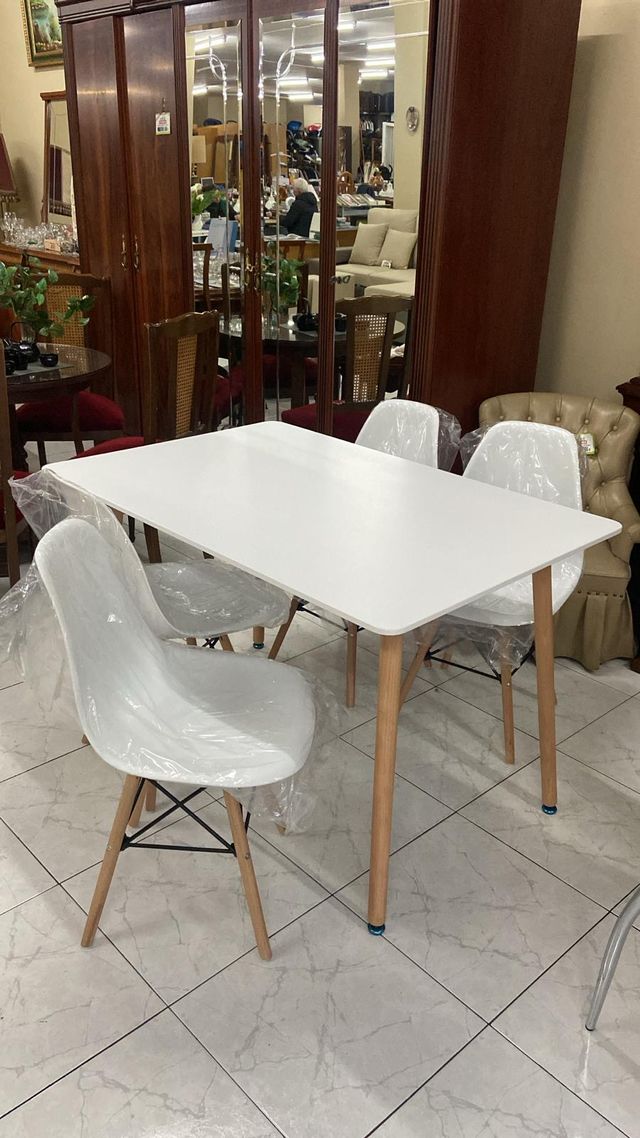MESA DE COCINA O COMEDOR NUEVA CON 4 SILLAS