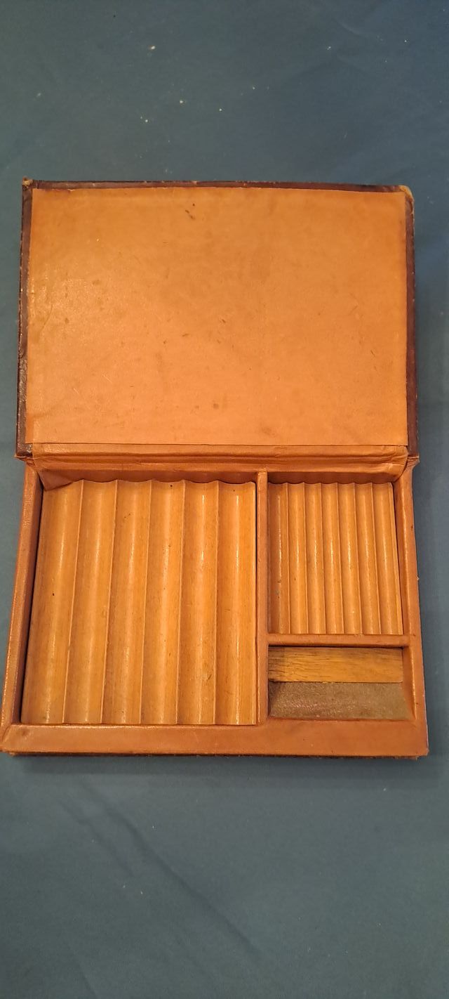 Scatola di sigari e sigarette 