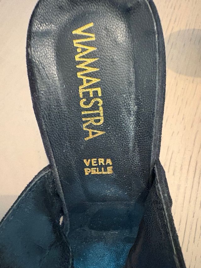 Sandali neri con tacco in pelle a zeppa