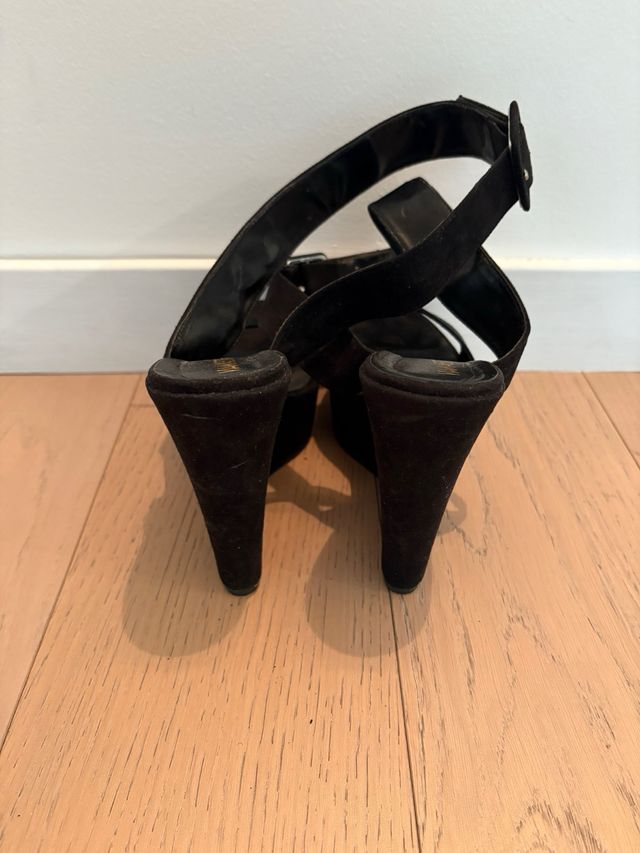 Sandali neri con tacco in pelle a zeppa