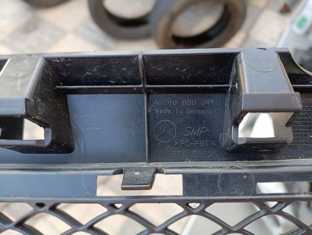 REJILLA PARILLA CENTRAL MERCEDES A2468880460