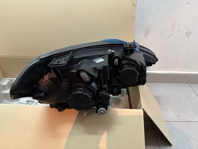 Faro anteriore IQZ Ssangyong Kyron 8310109101