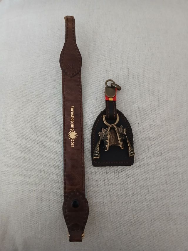 Bellissimo braccialetto e portachiavi toroshopping .co con il