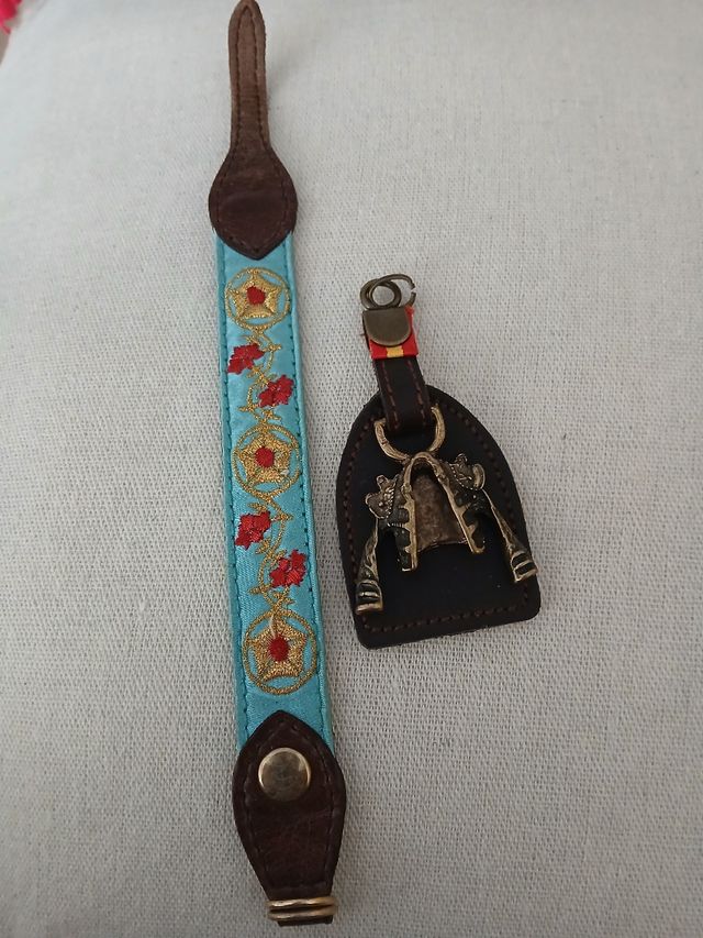 Bellissimo braccialetto e portachiavi toroshopping .co con il