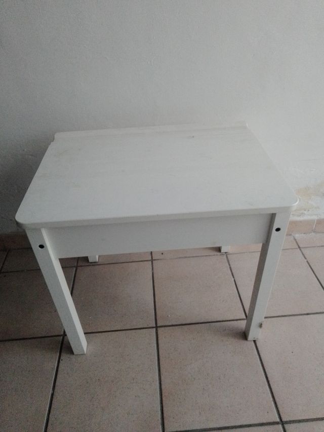 Tavolino in legno x disegno/compiti