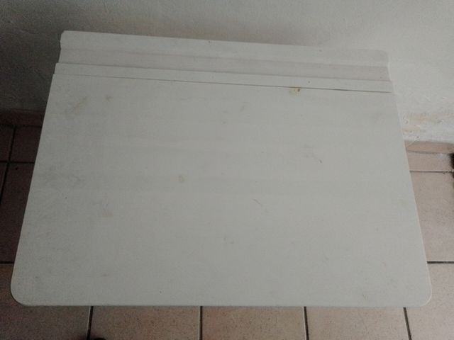 Tavolino in legno x disegno/compiti