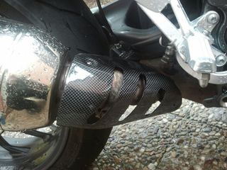 PROTECTOR ESCAPE EN CARBONO BMW K1200S K1300S 