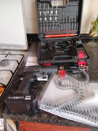 TALADRO de IMPACTO y PISTOLA ATORNILLADORA