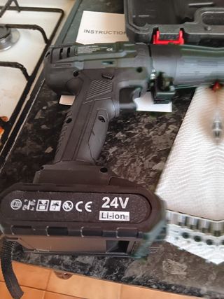 TALADRO de IMPACTO y PISTOLA ATORNILLADORA