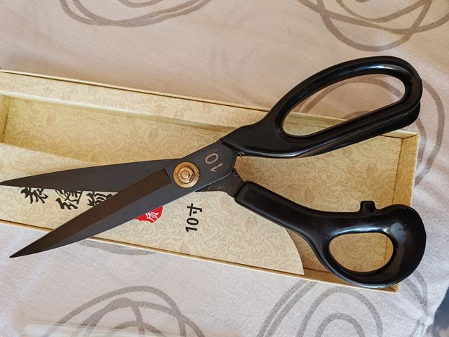 Tijeras costura talla 10