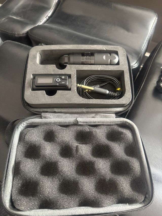 Maquina y fuente para tatuar