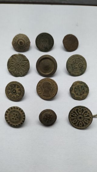Lote 12 botones variados 