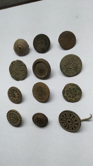 Lote 12 botones variados 