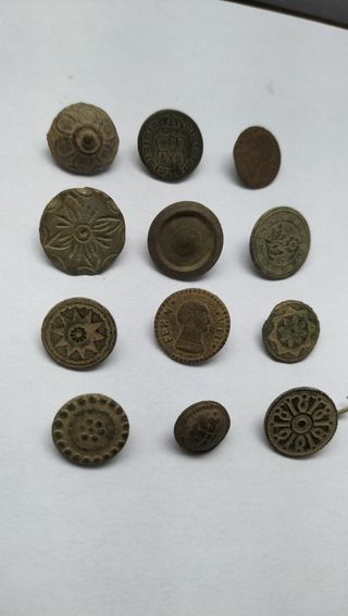 Lote 12 botones variados 