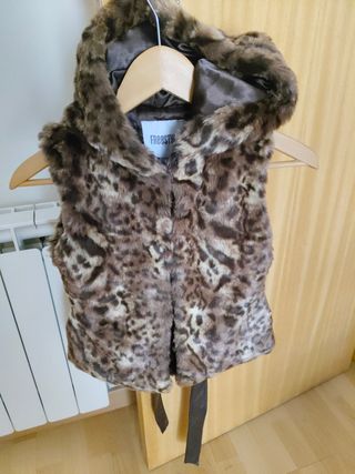 Chaleco piel. Estampado leopardo 