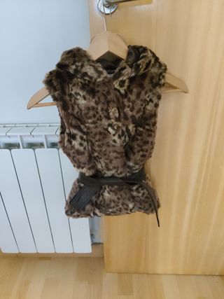 Chaleco piel. Estampado leopardo 