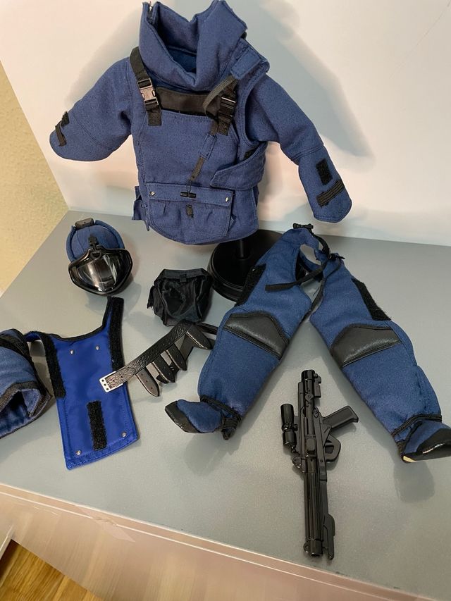 Set di abbigliamento antisommossa 