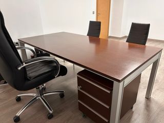 Mesa de despacho con cajonera