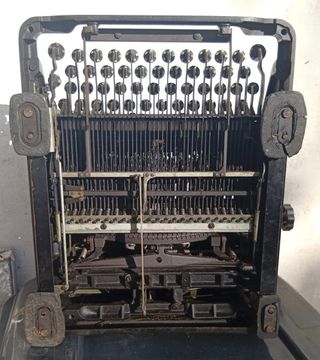 Macchina da scrivere Olivetti M40