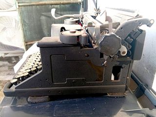 Macchina da scrivere Olivetti M40