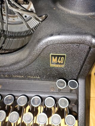 Macchina da scrivere Olivetti M40