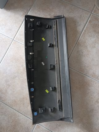 Moldura puerta tras izq Peugeot 3008