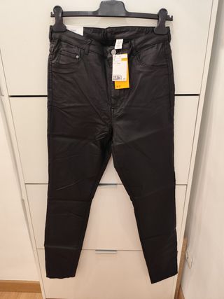 HyM pantalón polipiel 