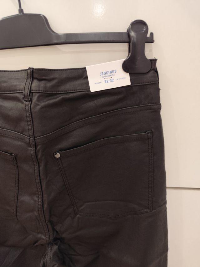 HyM pantalón polipiel