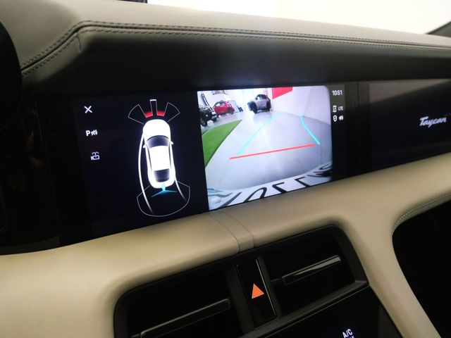 Porsche Taycan TURBO