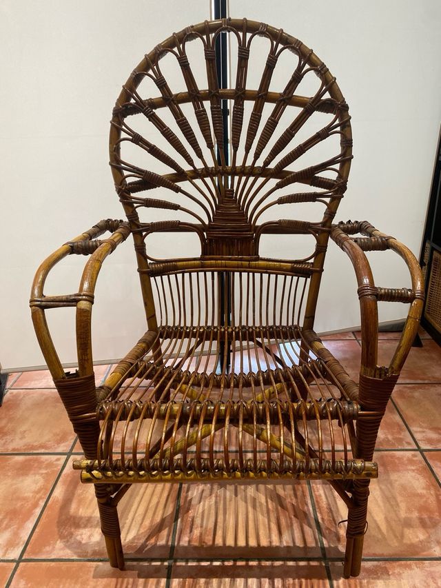 Silla con reposabrazos antigua