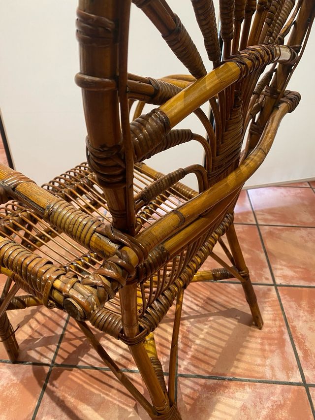 Silla con reposabrazos antigua