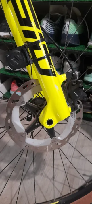 Montanbike scott scale 940 carbono