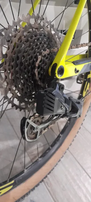 Montanbike scott scale 940 carbono