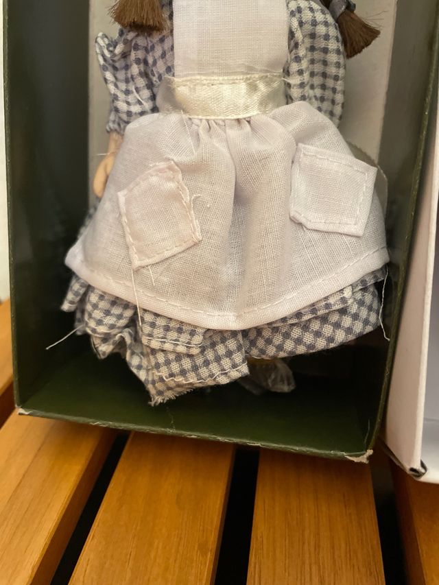 Bambola in porcellana della collezione Victorian Dolls