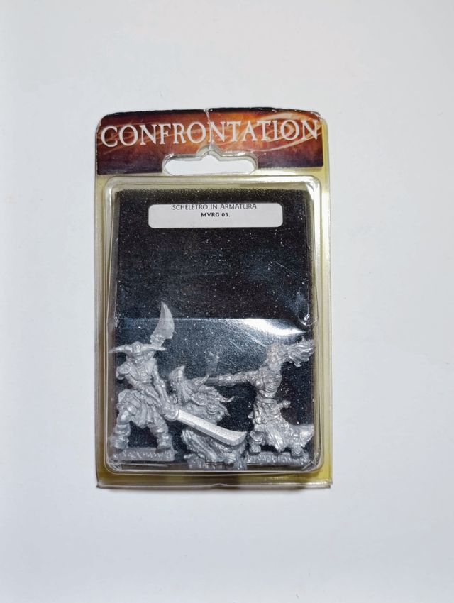 Confrontation scheletro in armatura