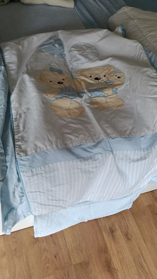 Cuna y ropa invierno verano