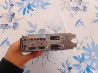 Tarjeta gráfica AMD R9 270x