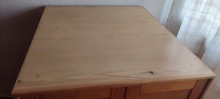 Armario bajo pino barnizado en Madrid