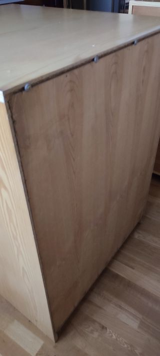 Armario bajo pino barnizado en Madrid