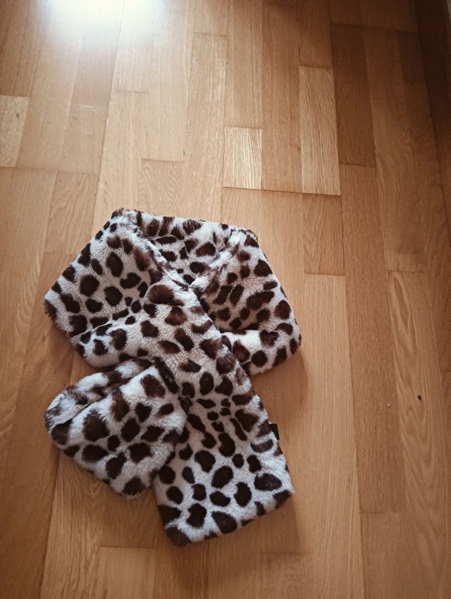 Gola de pelo sintético