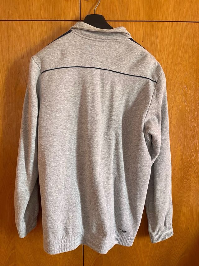 Chaqueta adidas gris