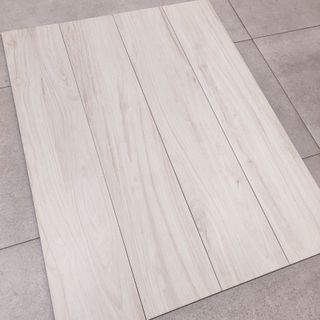 Lote de 150m2 madera haya 23x120 porcelánico