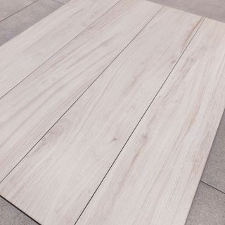 Lote de 150m2 madera haya 23x120 porcelánico