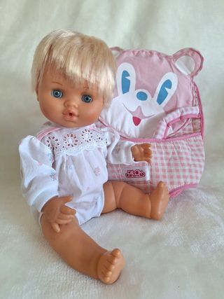 Muñeca y portabebés "Falca"
