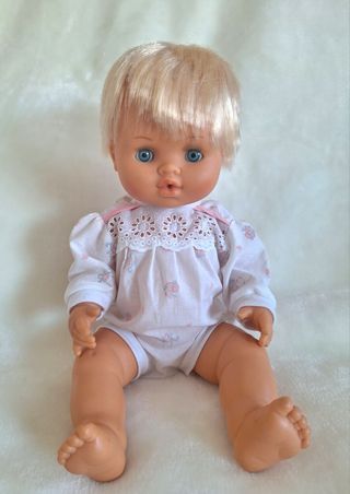 Muñeca y portabebés "Falca"